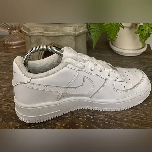 Nike Air Force One 6.5Y Womens 8 Mens 6.5 Classic White Leather Sneakers‎ Shoes